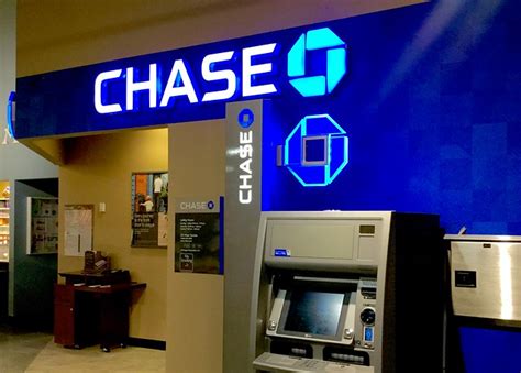 This multinational bank has over 5,100 branches with 16,000 ATMs, employs over 250,000 staff and. . Chase bank operating hours